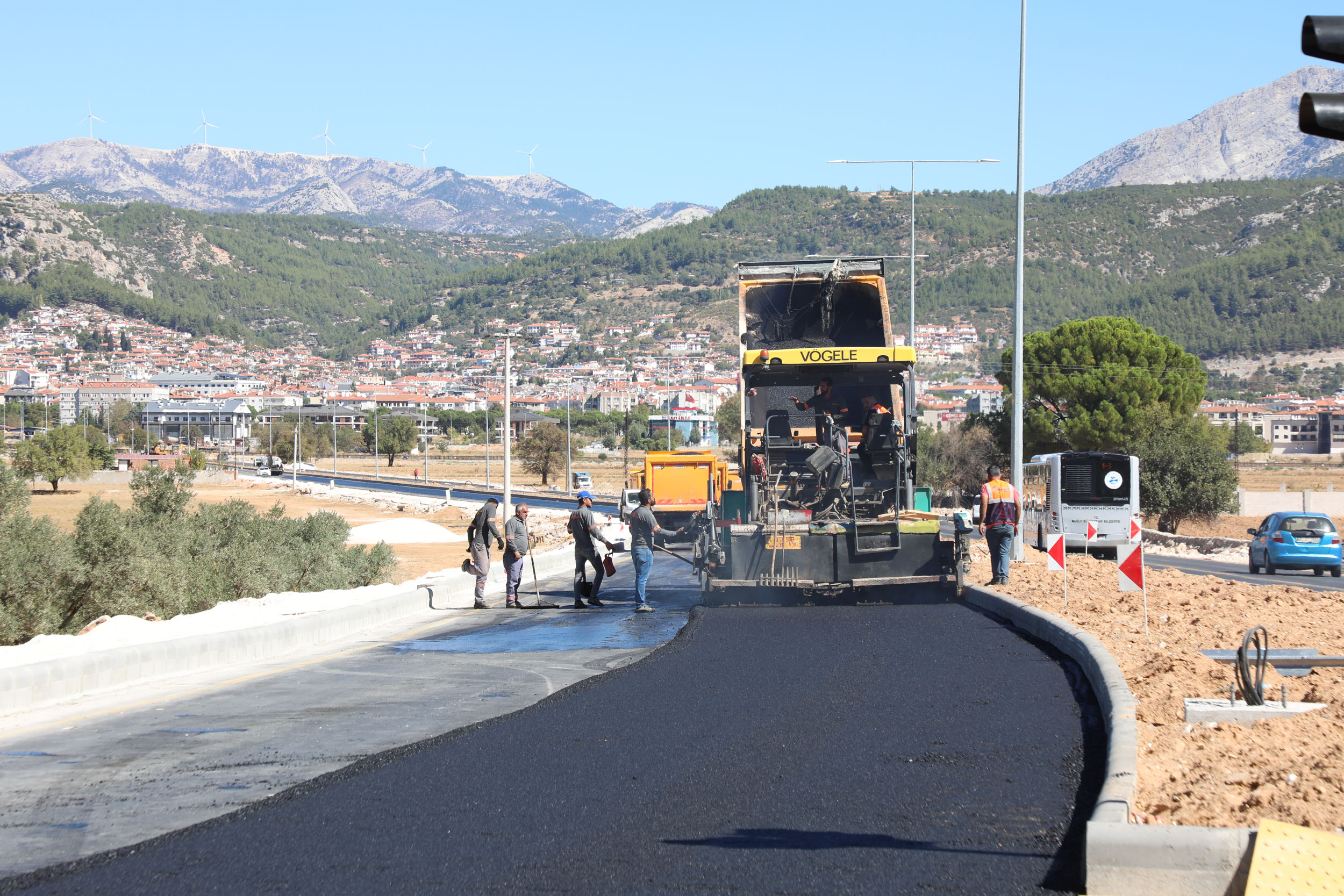 Otogar Yolunda 3. Kat Sıcak Asfalt Çalışması Başladı